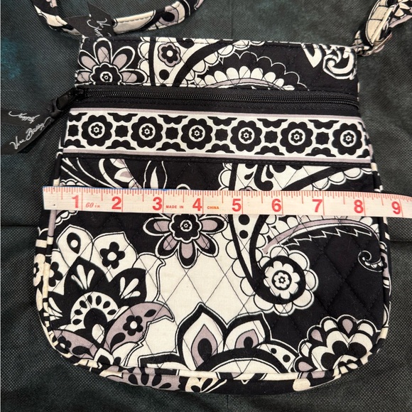 🔥 Vera Bradley Black and White Quilted Women's Bag🔥 - Picture 5 of 5